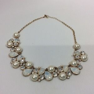 Francesca’s Kylie Pearl Statement Necklace
